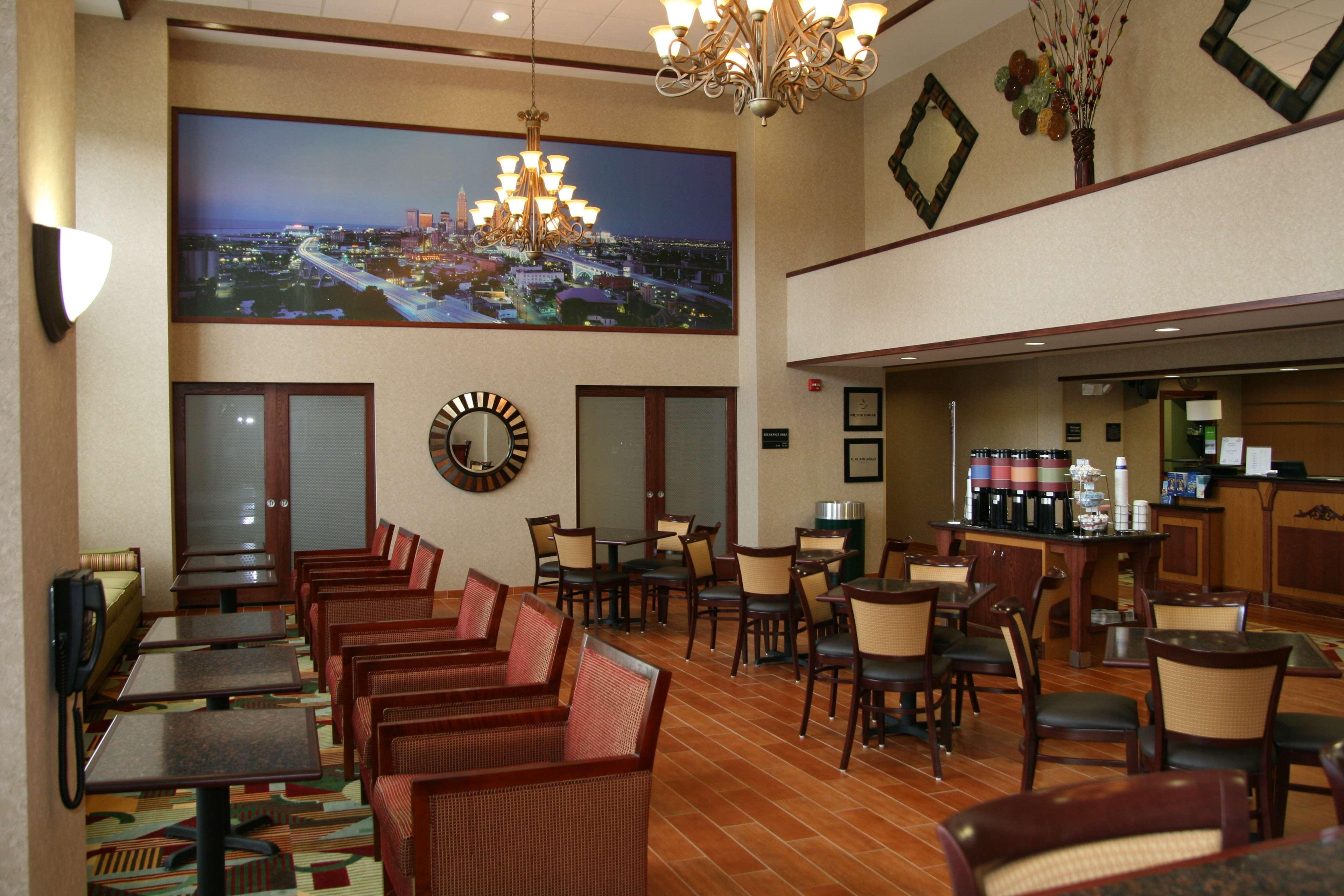 Hampton Inn & Suites Cleveland-Mentor Restaurant foto